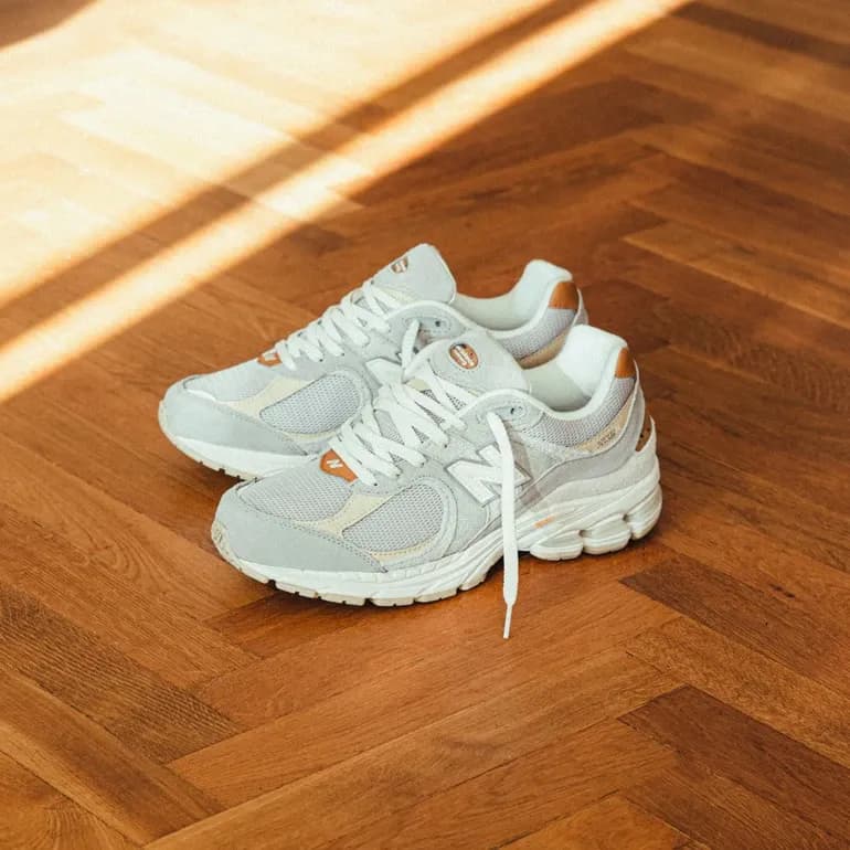 new balance 2002r