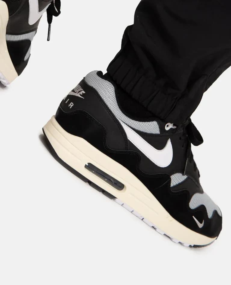 Patta x Nike AM1 Black