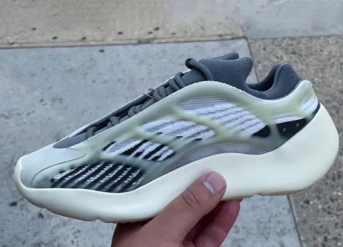 adidas Yeezy 700 V3 Fade Salt ID1674