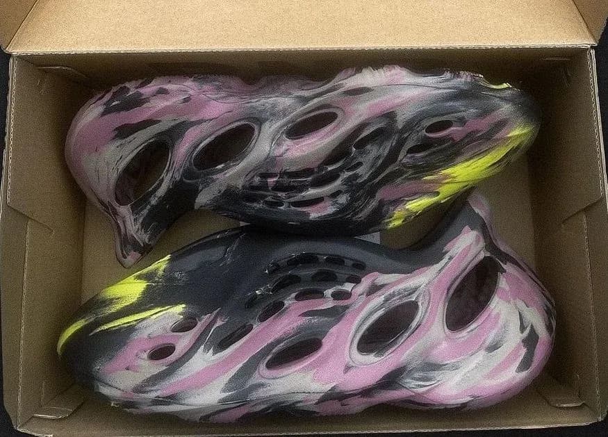 adidas yeezy foam runner mx carbon
