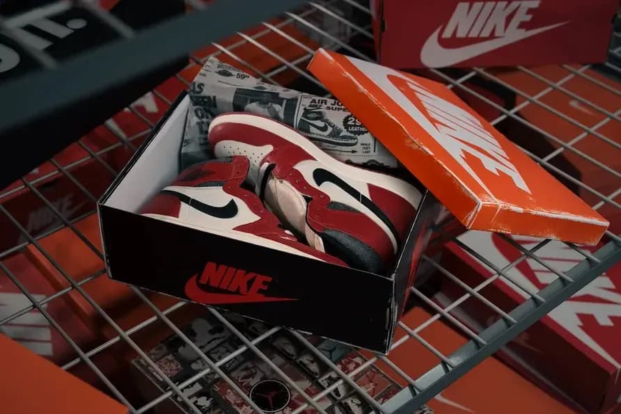 air jordan 1 chicago lost and found 2022