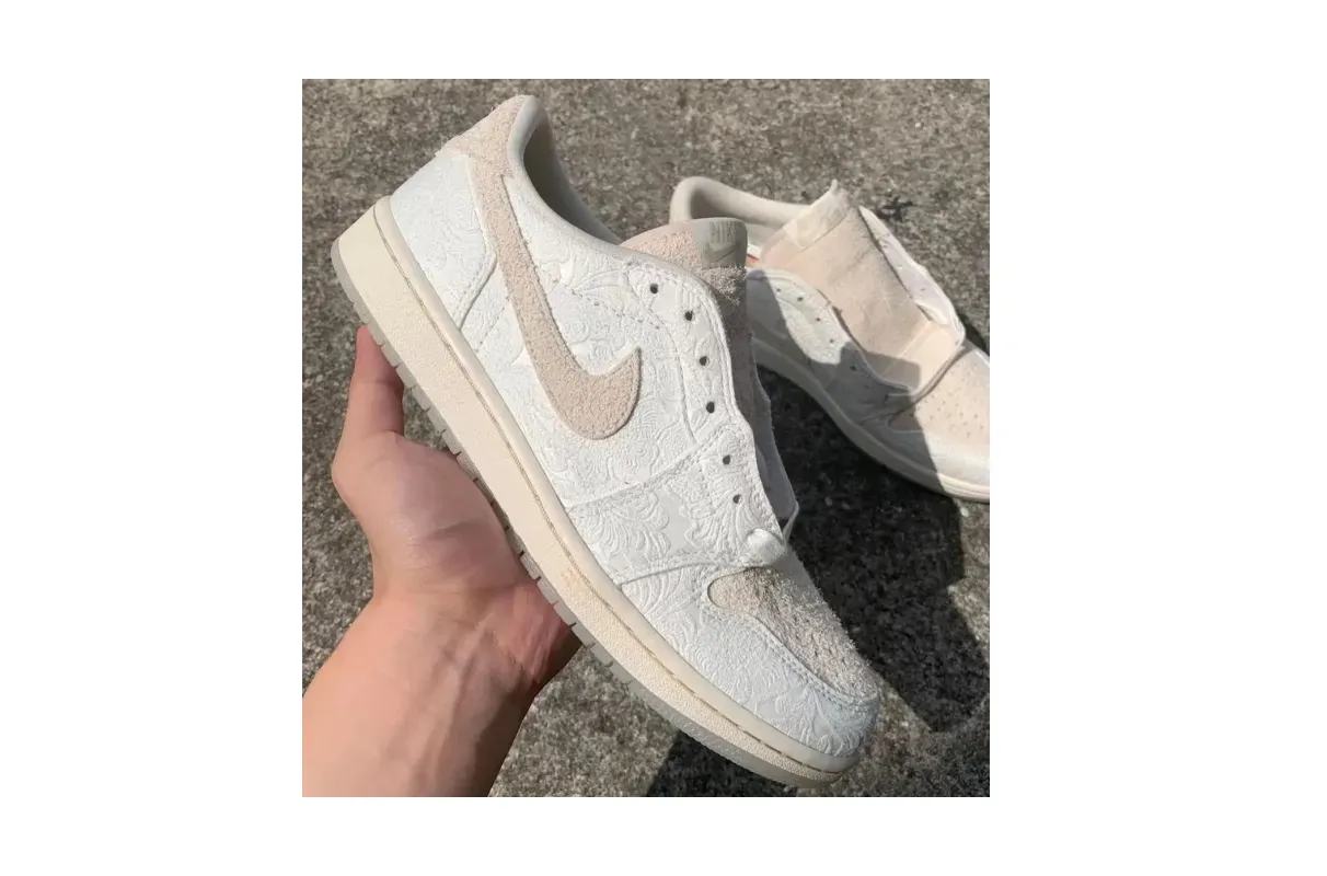 Chris Paul x Air Jordan 1 Low OG Give Them Flowers FZ0455-200