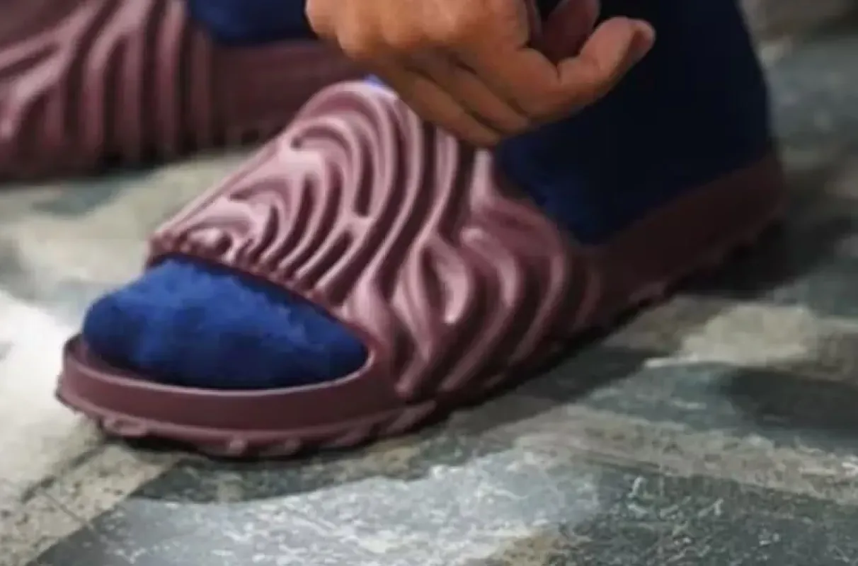 salehe bembury x crocs pollex slide burgundy