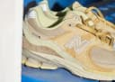 auralee-new-balance-2002r-yellow-beige 02.webp