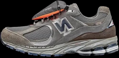 image de new-balance-2002r-pouch-grey-brown-m2002rva.webp