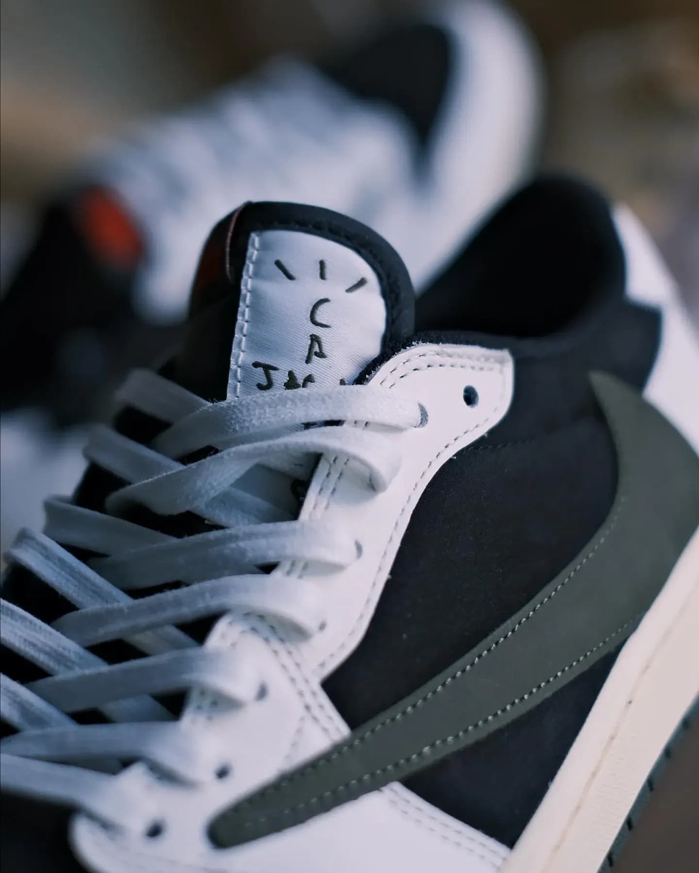 Travis Scott x Air Jordan 1 Low "Olive" dernière 2023