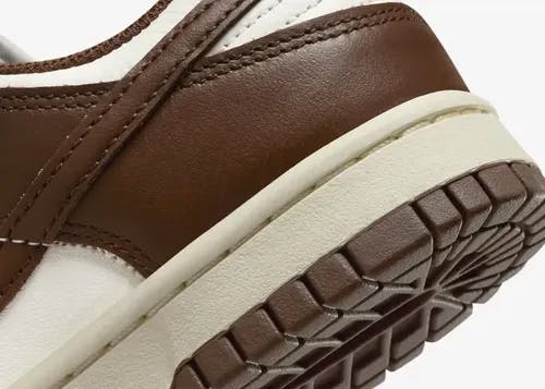 nike-dunk-low-cacao-wow-dd1503-124 08.webp